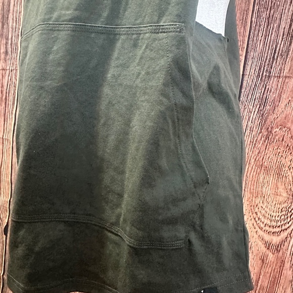 Under Armor - Picture 5 of 6